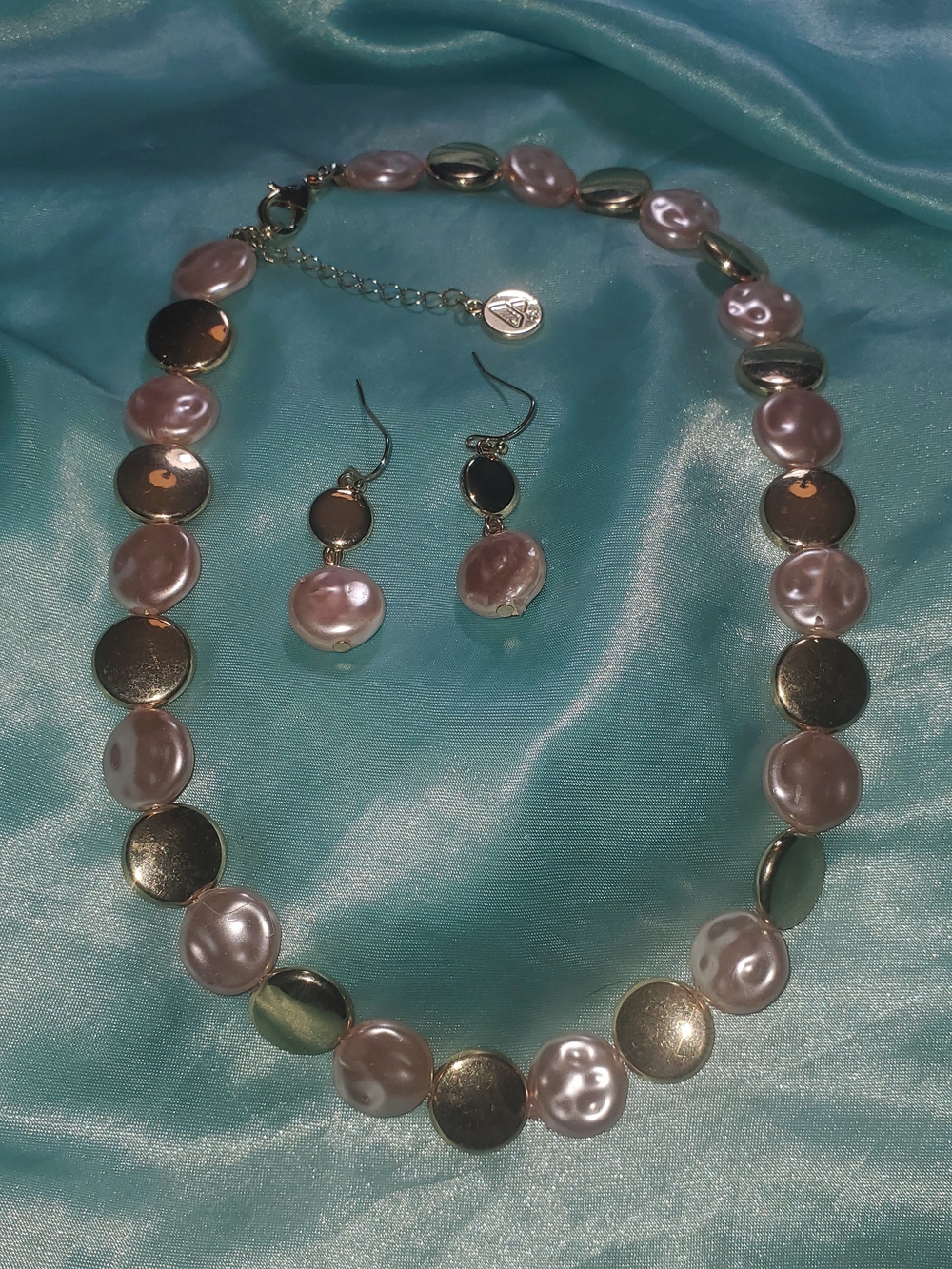 Vintage Liz Claiborne Pink Fau Pearl & Gold Disc Necklace w/Matching Earrings
